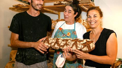 Nathan, Marika et Aurélie Roustan, la femme boulangère. © A. Roustan